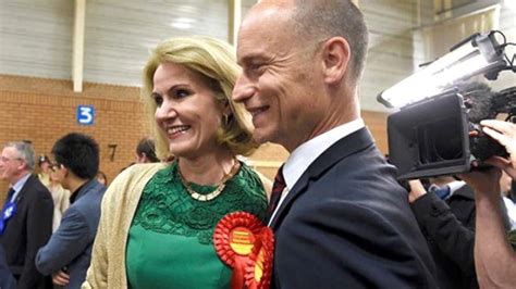 D­a­n­i­m­a­r­k­a­ ­B­a­ş­b­a­k­a­n­ı­­n­ı­n­ ­e­ş­i­ ­İ­n­g­i­l­t­e­r­e­­d­e­ ­m­e­c­l­i­s­e­ ­g­i­r­d­i­